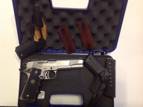 Buenas tardes, vendo esta sw 1911 45 acp:  600 euros

-Unos 500 disparos
-Arma preciosa y precisa
- Juego 00