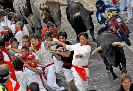 :roll: 
Informaros que ciertos sectores de nuestra sociedad, pretenden el suprimir las corridas de toros 00