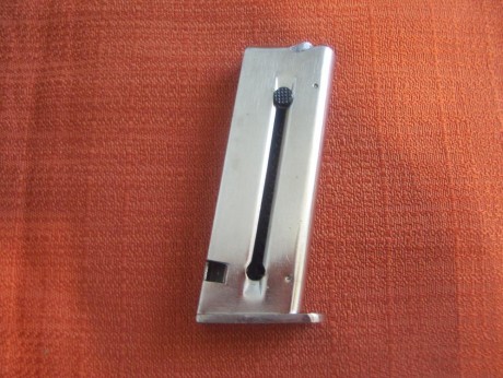 Vendo cargador para la pistola Astra CUB del calibre 22 corto
nuevo a estrenar

precio 50 euros con envio 00