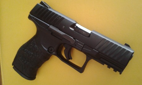 Vendo o cambio,de nuevo, pistola Walther mod. PPQ del 22lr, con dos cargadores, libro, herramientas todo 02