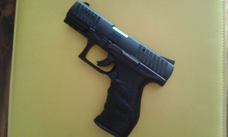 Vendo o cambio,de nuevo, pistola Walther mod. PPQ del 22lr, con dos cargadores, libro, herramientas todo 00