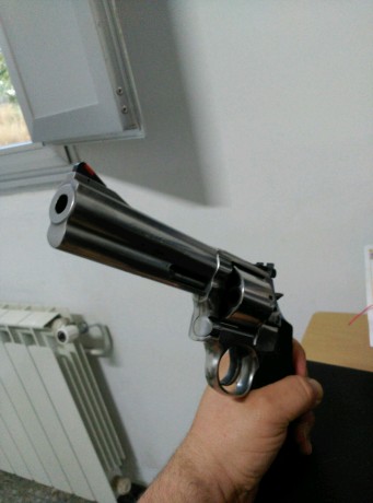 Vendo mi revólver
Esta en perfectisimo estado
Calibre 357 mag
Es un 686 6 plus Inox con tambor de 7 disparos 00