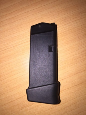 Se VENDE cargador para pistolas Glock 26, con suplemento que permite ampliar la capacidad del cargador 00