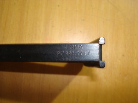  DSC06518.JPG  DSC06522.JPG 

Cargador para Erma EP882 (22Lr). Es la imitación a la P38. 35€ con envío 00