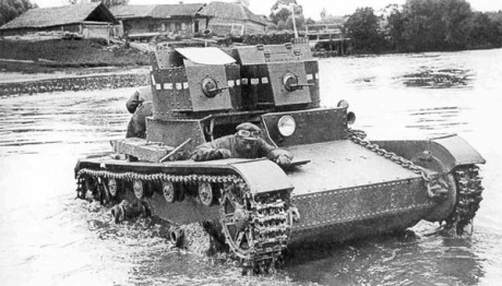 En octubre de 1936 llegaron a España los primeros T-26. En Archena se creó la Escuela de Fuerzas Blindadas 20