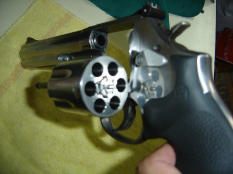 Cambio Revolver en muy buen estado con poquísimo uso por pistola de 9 mm preferible Glock 17.
Prefiero 01