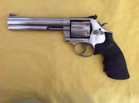 Vendo en perfecto estado este magnifico six shoots, comprado nuevo en 2011, y con muy pocos disparos, 02