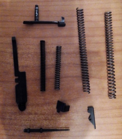 Vendo el siguiente piecerio para FN HP35:
- Reten de la corredera 45€
- Muelle recuperador (VENDIDOS)
- 00