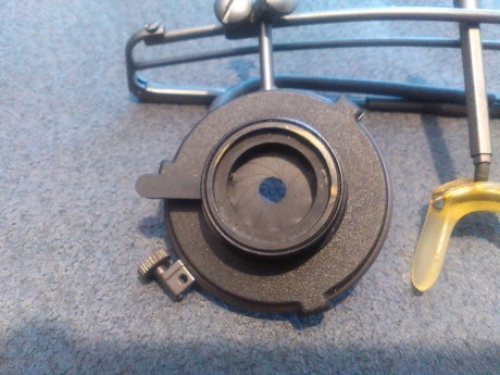   Vendo gafas de tiro knoblock con diafragma, maletín de transporte y llave de origen. Su precio 120 euros 01