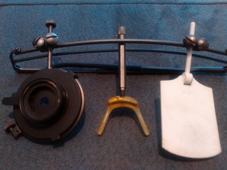   Vendo gafas de tiro knoblock con diafragma, maletín de transporte y llave de origen. Su precio 120 euros 00