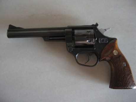   VENDO REVOLVER ASTRA 960, CAÑON 6 PULGADAS, CALIBRE 38  

Revolver en excelente estado, tanto el estriado 01