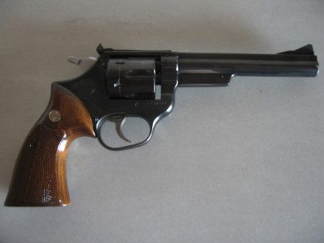   VENDO REVOLVER ASTRA 960, CAÑON 6 PULGADAS, CALIBRE 38  

Revolver en excelente estado, tanto el estriado 10