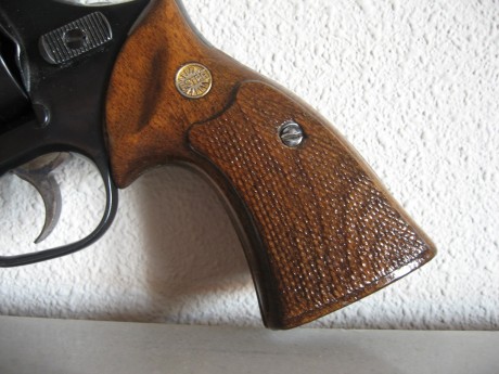   VENDO REVOLVER ASTRA 960, CAÑON 6 PULGADAS, CALIBRE 38  

Revolver en excelente estado, tanto el estriado 30