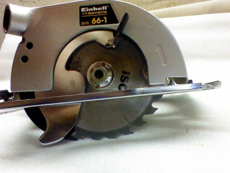 Vendo sierra circular de mano marca Einhell de 1200w, la compre para cortar la puertas después de poner 02