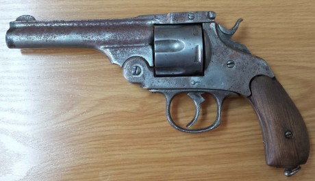 Hola, buscando entre los trastos me he encontrado con estas dos armas y me gustaría saber de que año son 01