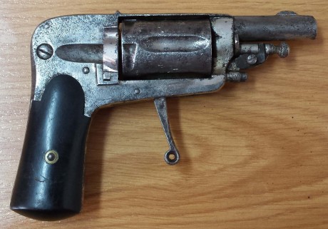 Hola, buscando entre los trastos me he encontrado con estas dos armas y me gustaría saber de que año son 12