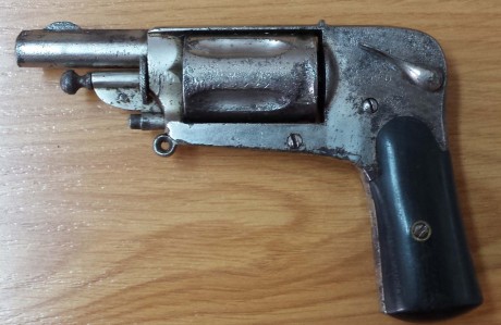 Hola, buscando entre los trastos me he encontrado con estas dos armas y me gustaría saber de que año son 11