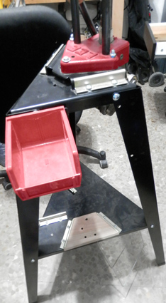 Hola, vendo mesa-soporte para recarga. En perfecto estado, Se encuentra en la provincia de Málaga.El precio 00