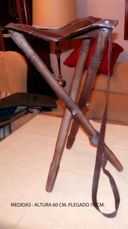 Hola, vendo un taburete plegable, en perfecto estado, asiento de cuero, ideal para cacería. Se encuentra 01