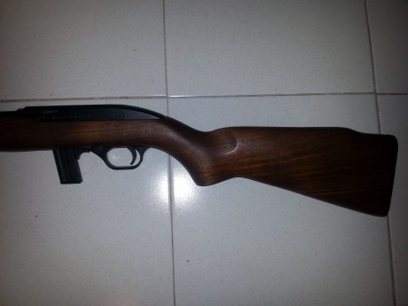 Se vende en perfecto estado carabina CBC del calibre 22LR semiautomática, con cargador de 8 cartuchos, 01