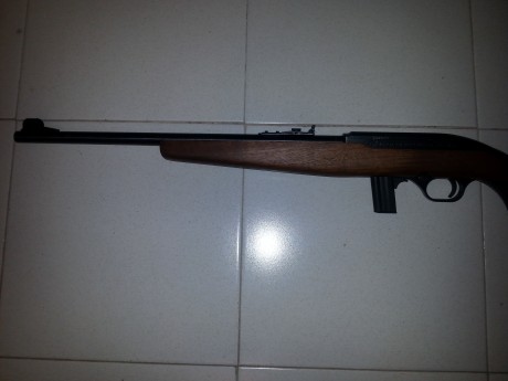 Se vende en perfecto estado carabina CBC del calibre 22LR semiautomática, con cargador de 8 cartuchos, 00