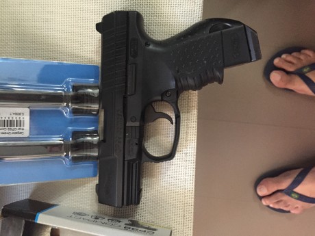 Vendo mi pistola por exceso de cupo en mi armario, la pistola la compre hace 6 meses en la web https://www.armasdecoleccion.com/blackwater-45mm-bw1911-full-metal-blow-back-p-2587.html
 70