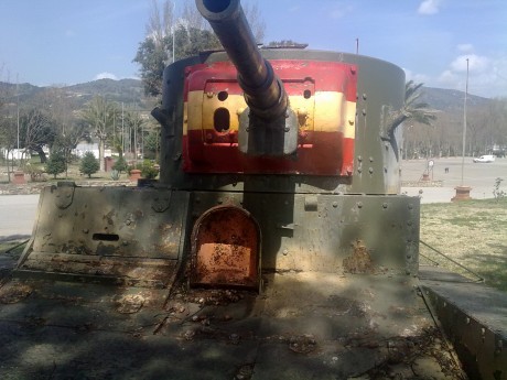 En octubre de 1936 llegaron a España los primeros T-26. En Archena se creó la Escuela de Fuerzas Blindadas 70