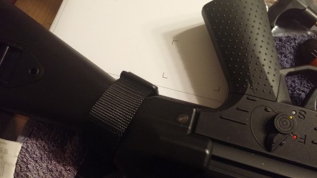 Estimados

En todos los videos para desarmar la gsg 522 sd la culata tiene tornillos comunes y corrientes. 00