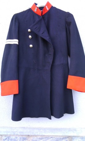 Un amigo vende tres prendas del uniforme de Guardia Civil de su bisabuelo. El lote está compuesto por 00