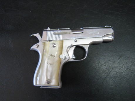 SE VENDE PISTOLA "STAR", mod. "DK", cal. 9 CORTO, Nickelada original de fábrica, en 00