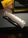 Se vende boker plus Epicenter nueva sin estrenar de vitrina , la navaja se encuentra en Madrid y se puede 10