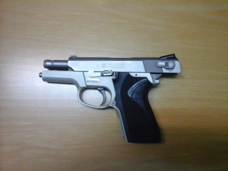 PRECIO  250 EUROS

Vendo  S&W 6906. Fabricada en acero. Tiene un cañón de 3.5", calibre 9mm.

El 02