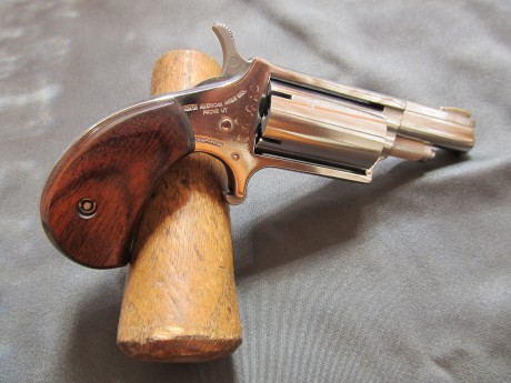 Vendo revolver NAA en perfecto estado de funcionamiento. Tiene acabado pulido. Solo se ha usado en contadas 00