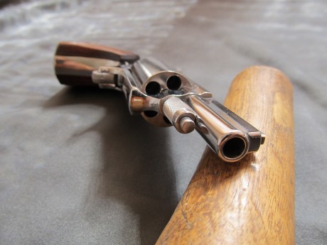 Vendo revolver NAA en perfecto estado de funcionamiento. Tiene acabado pulido. Solo se ha usado en contadas 12