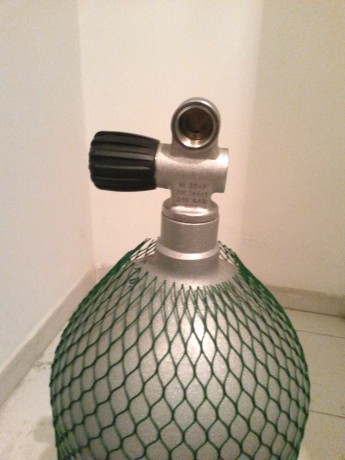 Pongo a la venta botella Scuba de 230bar, adquirida  nueva, en perfectísmo estado y solo utilizada para 00