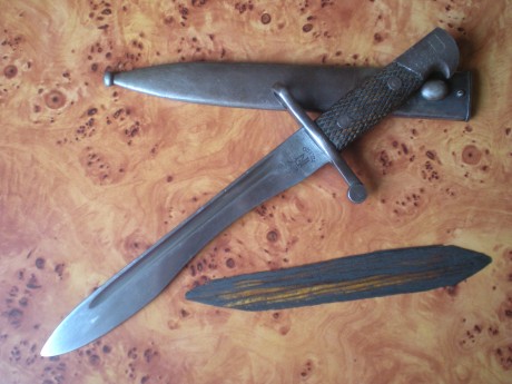 He comprado esta bayoneta mod 1941 pero no se si es original las cachas y el fosfatado, puede ser algún 131