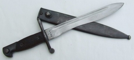 He comprado esta bayoneta mod 1941 pero no se si es original las cachas y el fosfatado, puede ser algún 130