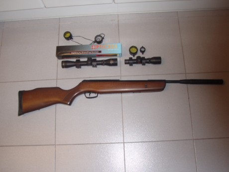 Hola
Veamos que tenemos aquí:
Una Gamo 890 calibre 4,5 en perfecto estado de funcionamiento y a plena 12