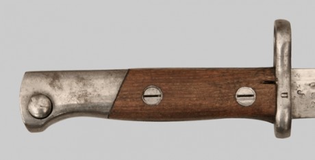 He comprado esta bayoneta mod 1941 pero no se si es original las cachas y el fosfatado, puede ser algún 02