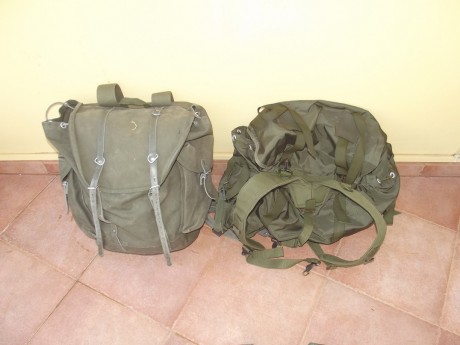 Bueno pues pongo en venta las siguientes mochilas originales de Ejercito y portacargadores:
-- Mochila 00