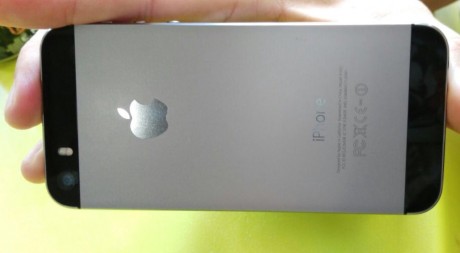 Vendo iphone 5s de 16gb, gris espacial, garantia hasta enero de 2016, caja original, auriculares sin uso 00