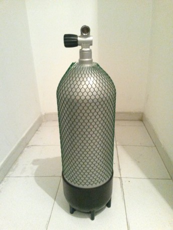 Pongo a la venta botella de 15 litros de 230 bar, adquirida nueva, en perfecto estado y solo utilizada 01