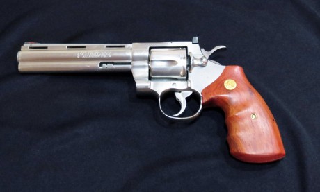 Vendo Colt Python Inox 357 magnum con cañon de 6 pulgadas,esta en excelente estado tanto estetica como 00