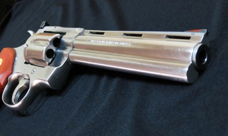 Vendo Colt Python Inox 357 magnum con cañon de 6 pulgadas,esta en excelente estado tanto estetica como 10