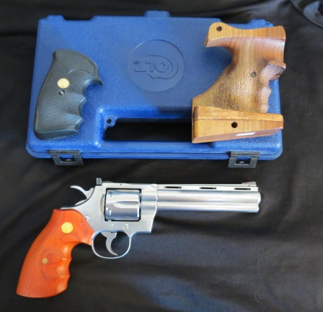 Vendo Colt Python Inox 357 magnum con cañon de 6 pulgadas,esta en excelente estado tanto estetica como 21
