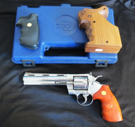 Vendo Colt Python Inox 357 magnum con cañon de 6 pulgadas,esta en excelente estado tanto estetica como 20