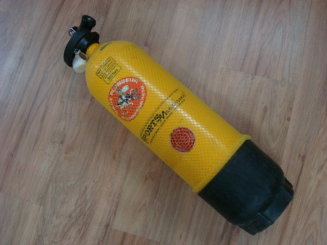 Hola, vendo botella de buceo de 11,1 litros, mas estación de recarga 


saludos 00
