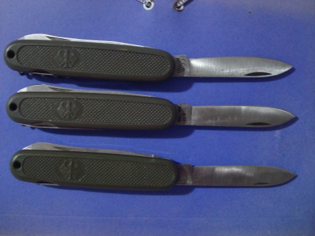  DSC06565.JPG  DSC06566.JPG  DSC06567.JPG 

Tres navajas ejercito alemán, una Victorinox, CCM y B&H. 02