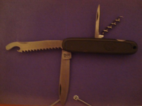  DSC06565.JPG  DSC06566.JPG  DSC06567.JPG 

Tres navajas ejercito alemán, una Victorinox, CCM y B&H. 00