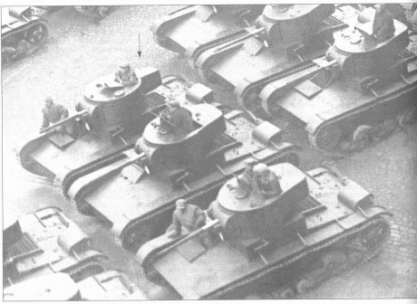En octubre de 1936 llegaron a España los primeros T-26. En Archena se creó la Escuela de Fuerzas Blindadas 80